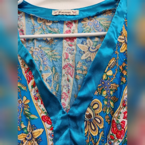 Turquoise Poise Top - Picture 2 of 4